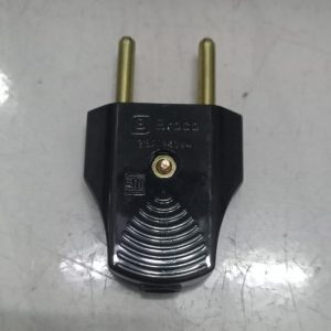 Steker gepeng hitam Broco untuk kebutuhan listrik rumah
